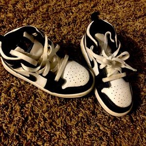 Nike mid-top toddler 9c